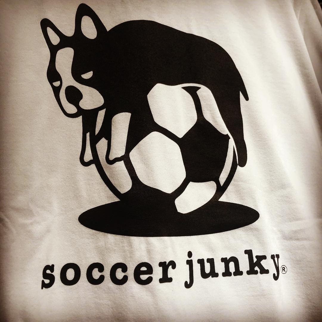 レアル・マドリードがUEFAチャンピオンズリーグ3連覇を達成した後は、「soccer junky×JERRY」のTシャツでワールドカップ気分を高める！  | SOCCERFUTSAL BLOG